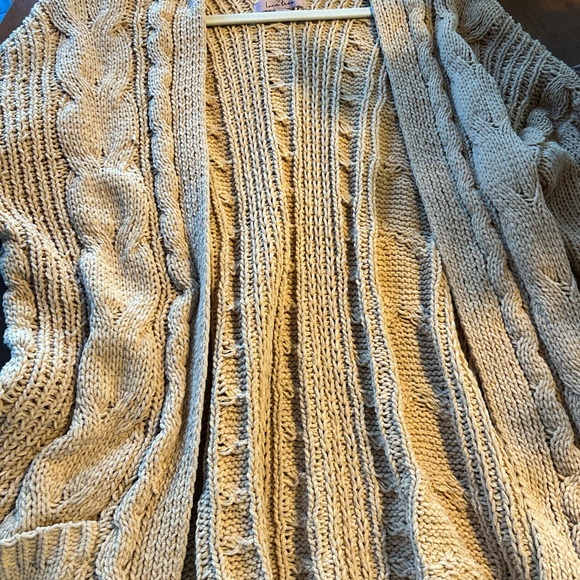 Love Tree Women’s Small Oversized Cable Knit Sweater - Picture 5 of 5